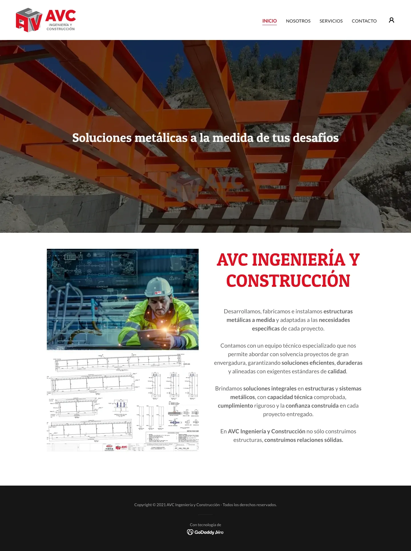 Página de inicio completa de AVC Ingeniería y Construcción: portada con una estructura metálica, presentación de la empresa y pie de página